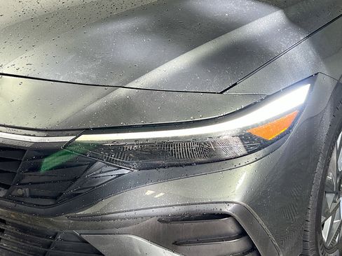 Used 2024 Hyundai Elantra Blue FWD image 12