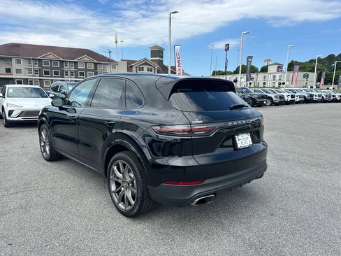 Used 2022 Porsche Cayenne AWD/4WD image 5