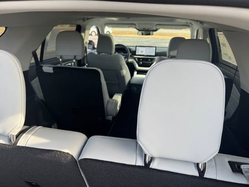 New 2026 Ford Explorer Platinum w/ LUX Leather Package image 16