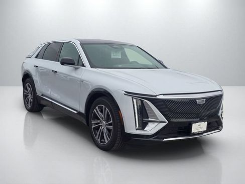 New 2026 Cadillac Lyriq Luxury RWD image 3