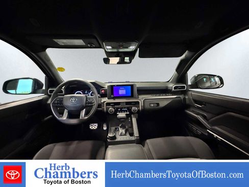 Used 2025 Toyota Tacoma TRD Sport AWD/4WD image 4