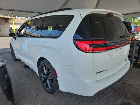 Used 2025 Chrysler Pacifica Limited FWD image 7