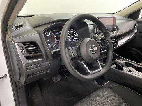 Used 2024 Nissan Rogue SV AWD/4WD image 2