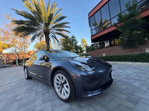 Used 2023 Tesla Model 3 Standard Range image 4