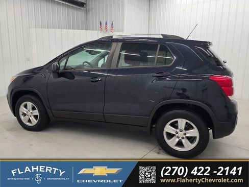 Used 2021 Chevrolet Trax LT w/ LT Convenience Package AWD/4WD image 5