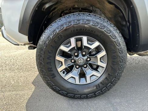 Certified 2023 Toyota Tacoma TRD Off-Road w/ Technology Package AWD/4WD image 13