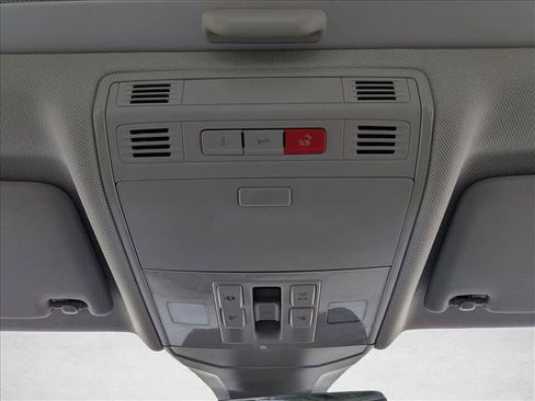 Used 2023 Volkswagen Jetta SE w/ Panoramic Sunroof Package image 15