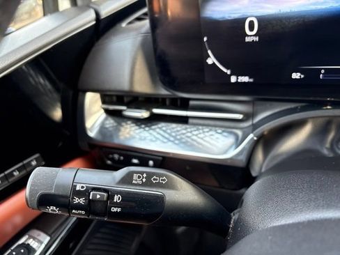 Used 2023 Kia Carnival SX Prestige FWD image 22