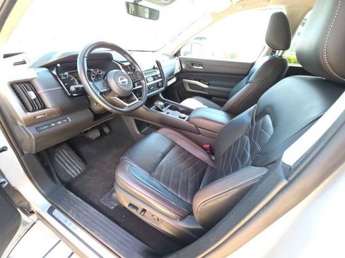 Used 2023 Nissan Pathfinder Platinum w/ Black Appearance Package image 12