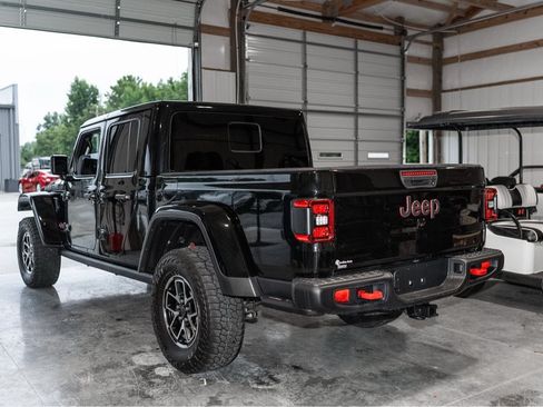 Used 2025 Jeep Gladiator Rubicon w/ Convenience Group AWD/4WD image 5