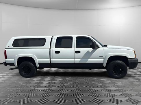 Used 2005 Chevrolet Silverado 2500 LS w/ Heavy-Duty Power Package AWD/4WD image 6