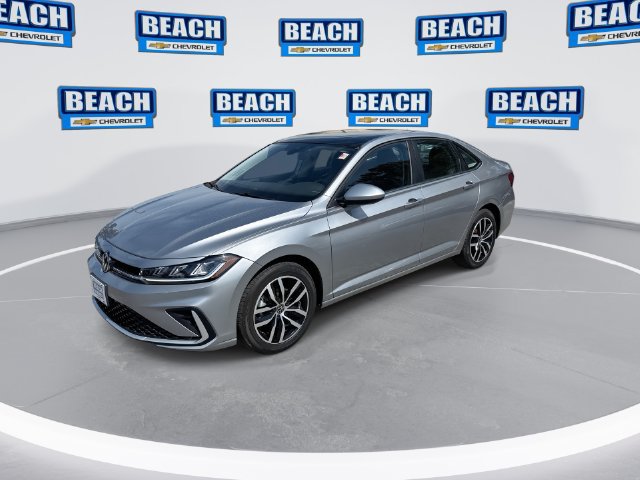 Used 2025 Volkswagen Jetta SE FWD image 4