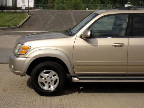 Used 2004 Toyota Sequoia SR5 AWD/4WD image 7