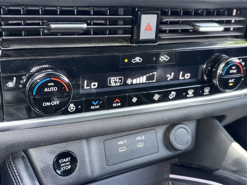 Used 2024 Nissan Rogue Platinum w/ Platinum Premium Package FWD image 16
