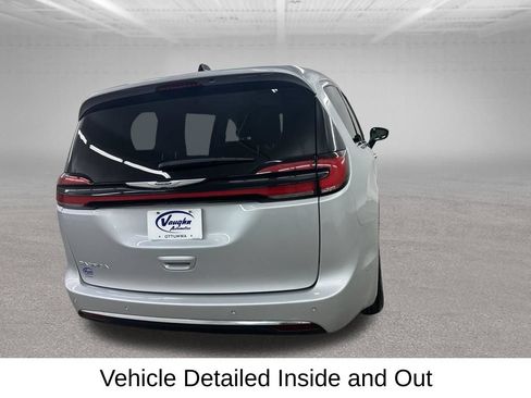 Used 2024 Chrysler Pacifica Touring-L FWD image 13
