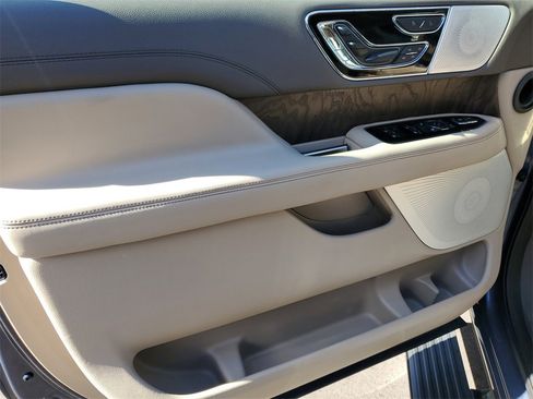 Certified 2022 Lincoln Navigator L Reserve image 18