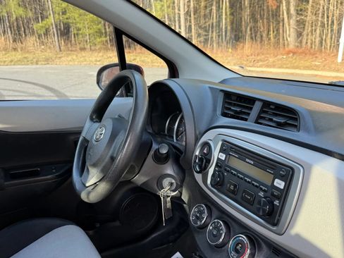 Used 2012 Toyota Yaris L FWD image 18