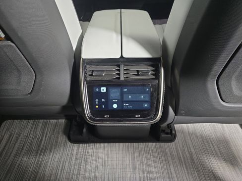 Used 2023 Rivian R1T Launch Edition image 28