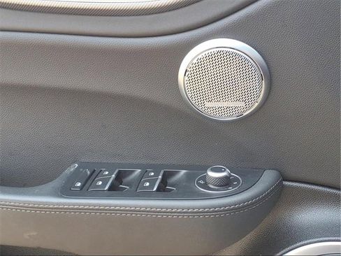 Used 2023 Alfa Romeo Giulia Veloce image 18