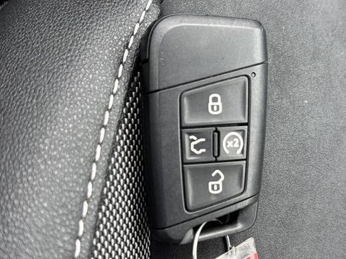 Used 2024 Volkswagen Taos SE w/ Panoramic Sunroof Package AWD/4WD image 44