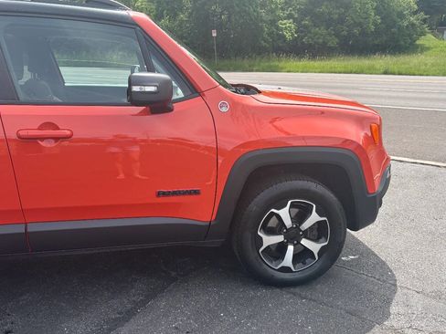 Used 2019 Jeep Renegade Trailhawk w/ UConnect 8.4 Nav Group AWD/4WD image 5
