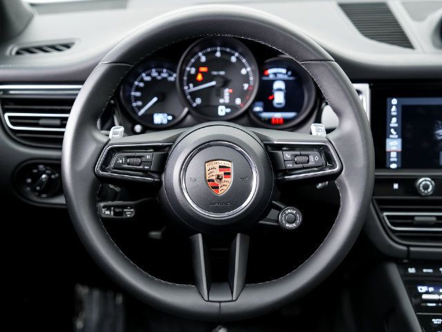 Certified 2026 Porsche Macan AWD/4WD image 12