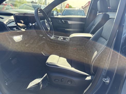 Used 2025 Buick Enclave Preferred FWD image 11