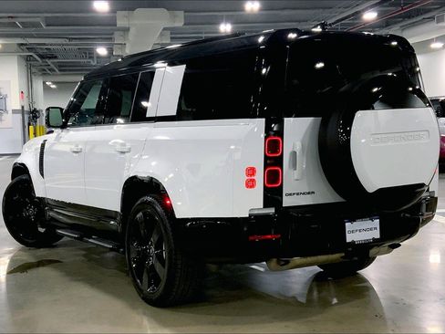 Used 2025 Land Rover Defender 130 X-Dynamic SE image 11