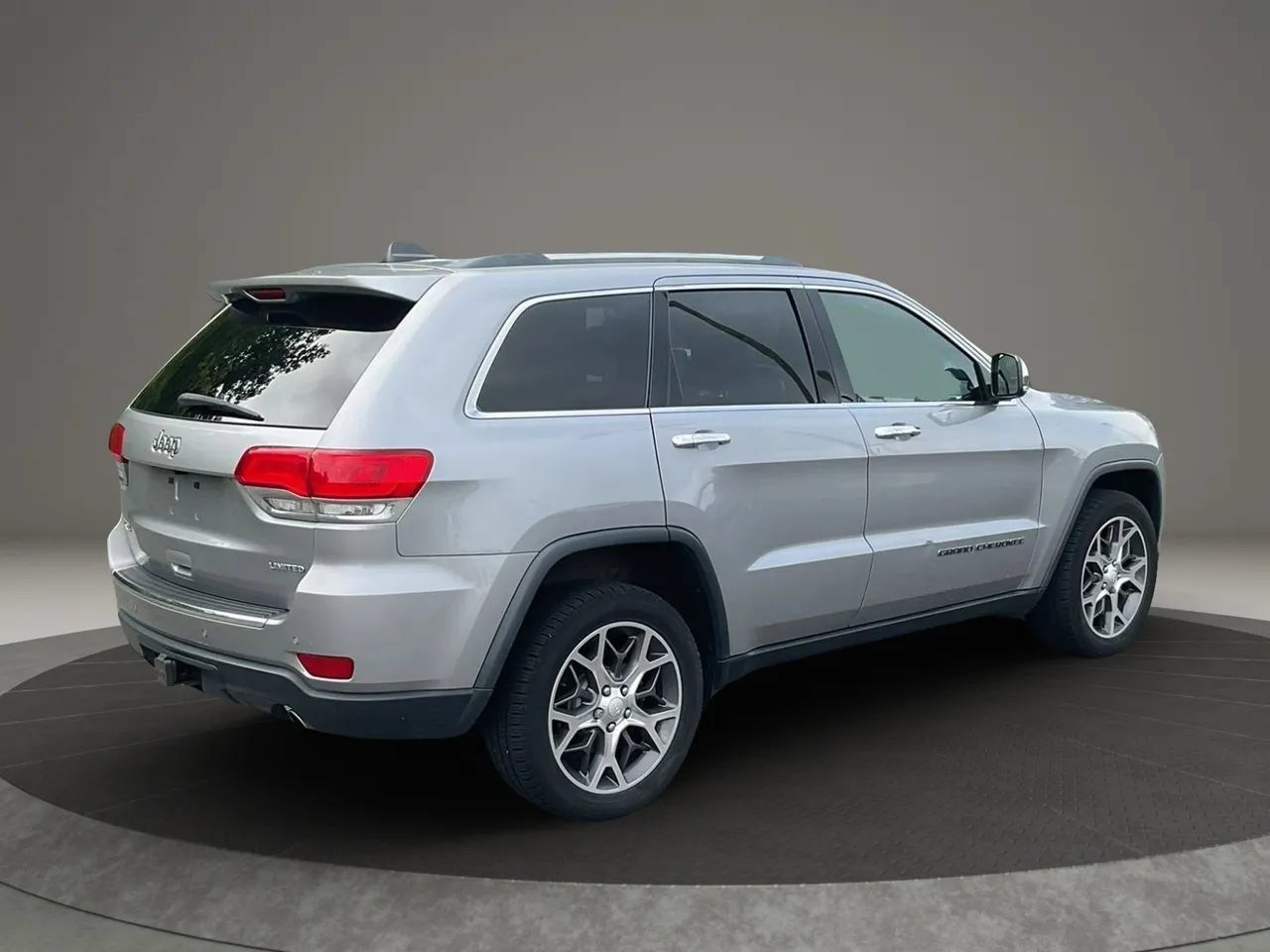 Used 2019 Jeep Grand Cherokee Limited AWD/4WD image 5
