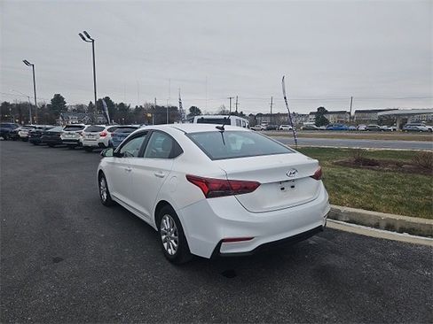 Used 2022 Hyundai Accent SEL image 2
