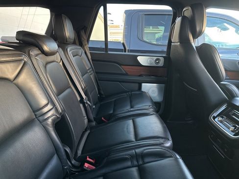 Used 2019 Lincoln Navigator Reserve image 4
