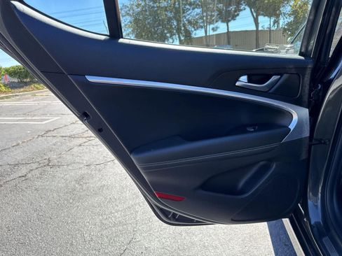 Used 2023 Genesis G70 2.0T image 25