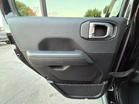 Used 2025 Jeep Gladiator Sport AWD/4WD image 23