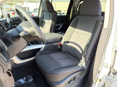 Used 2024 Nissan Titan SV w/ SV Convenience Package image 31