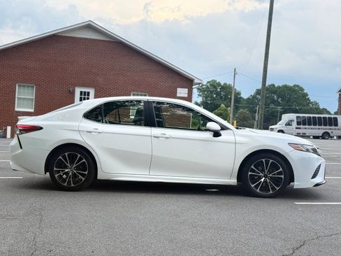 Used 2018 Toyota Camry SE FWD image 7