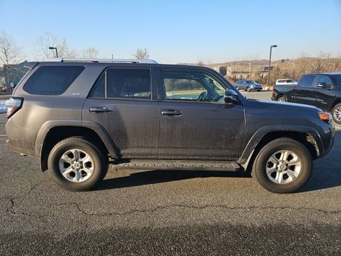 Used 2015 Toyota 4Runner SR5 Premium image 7