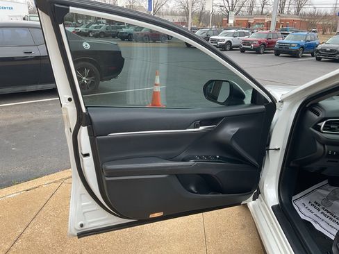 Used 2020 Toyota Camry XSE image 13