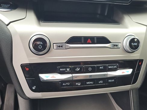 Used 2022 Ford Explorer XLT w/ Equipment Group 202A image 23