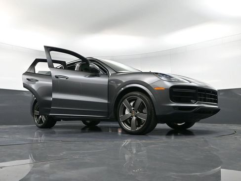 Certified 2021 Porsche Cayenne Turbo image 42