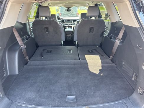 Used 2021 Buick Enclave Essence image 9
