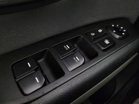 Used 2015 Kia Soul + FWD image 27