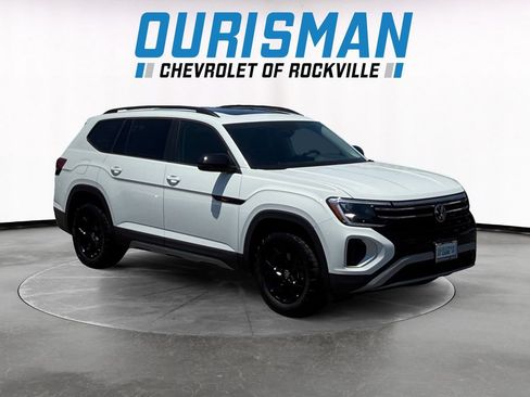 Used 2025 Volkswagen Atlas Peak Edition SE AWD/4WD image 1