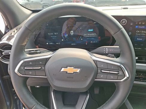 Used 2026 Chevrolet Equinox LT w/ Safety and Technology Package AWD/4WD image 4