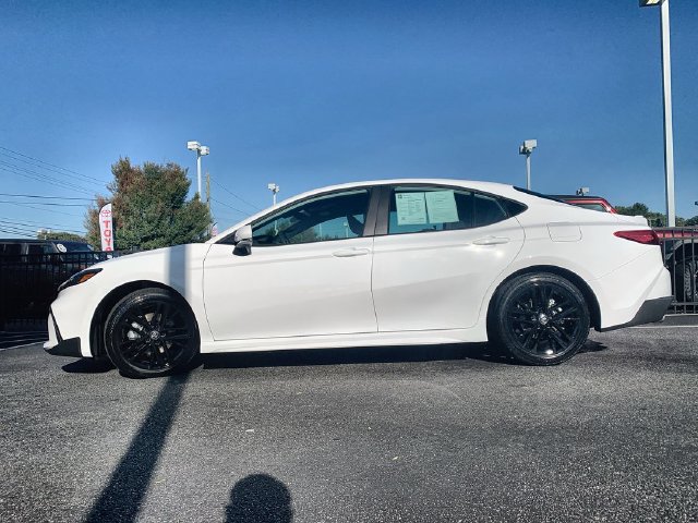 Used 2026 Toyota Camry SE FWD image 5