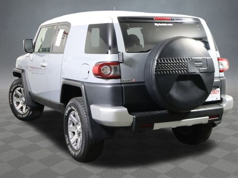 Used 2014 Toyota FJ Cruiser Base w/ Upgrade Package image 8