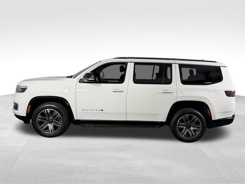 Used 2025 Jeep Wagoneer 4WD image 8