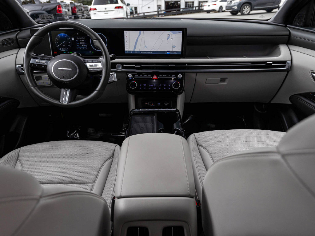 Used 2026 Hyundai Tucson Limited AWD/4WD image 32