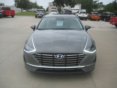 Used 2022 Hyundai Sonata SE FWD image 3