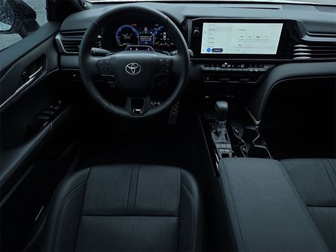 Used 2025 Toyota Camry XSE image 12