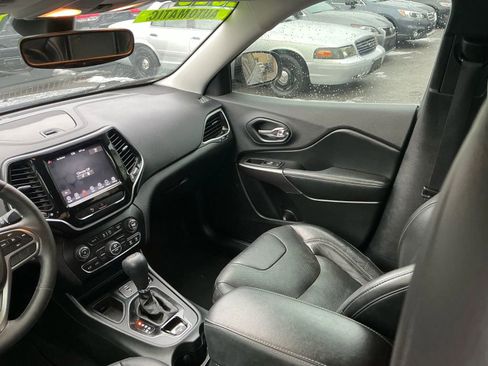 Used 2019 Jeep Cherokee Limited image 23